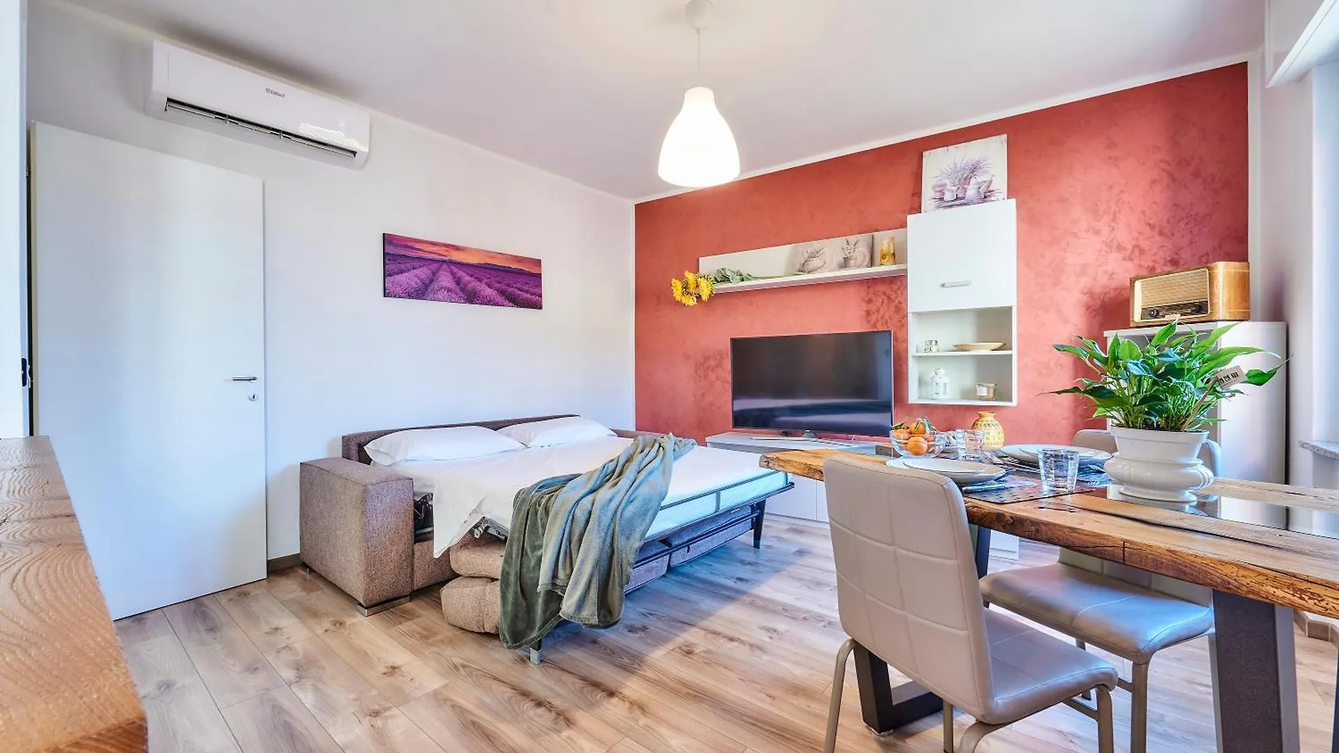 Lara'S Home Varenna Apartman